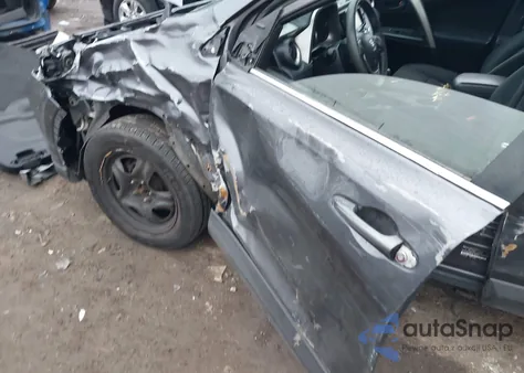 2016 Toyota Rav4 Le z USA, uszkodzony, nr VIN JTMZFREV8GD081377